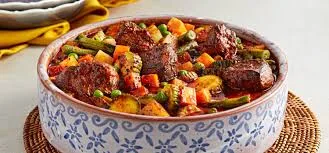 طاجن لحمة بالخضار + أرز و سلطة